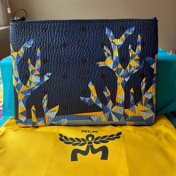 🪸  MCM AREN CROSSBODY POUCH IN CUBIC CORAL VISETOS 🪸 NWT 🪸 - Picture 4 of 16